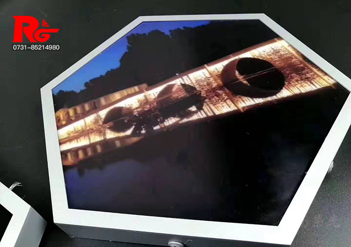 長(zhǎng)沙燈箱廣告